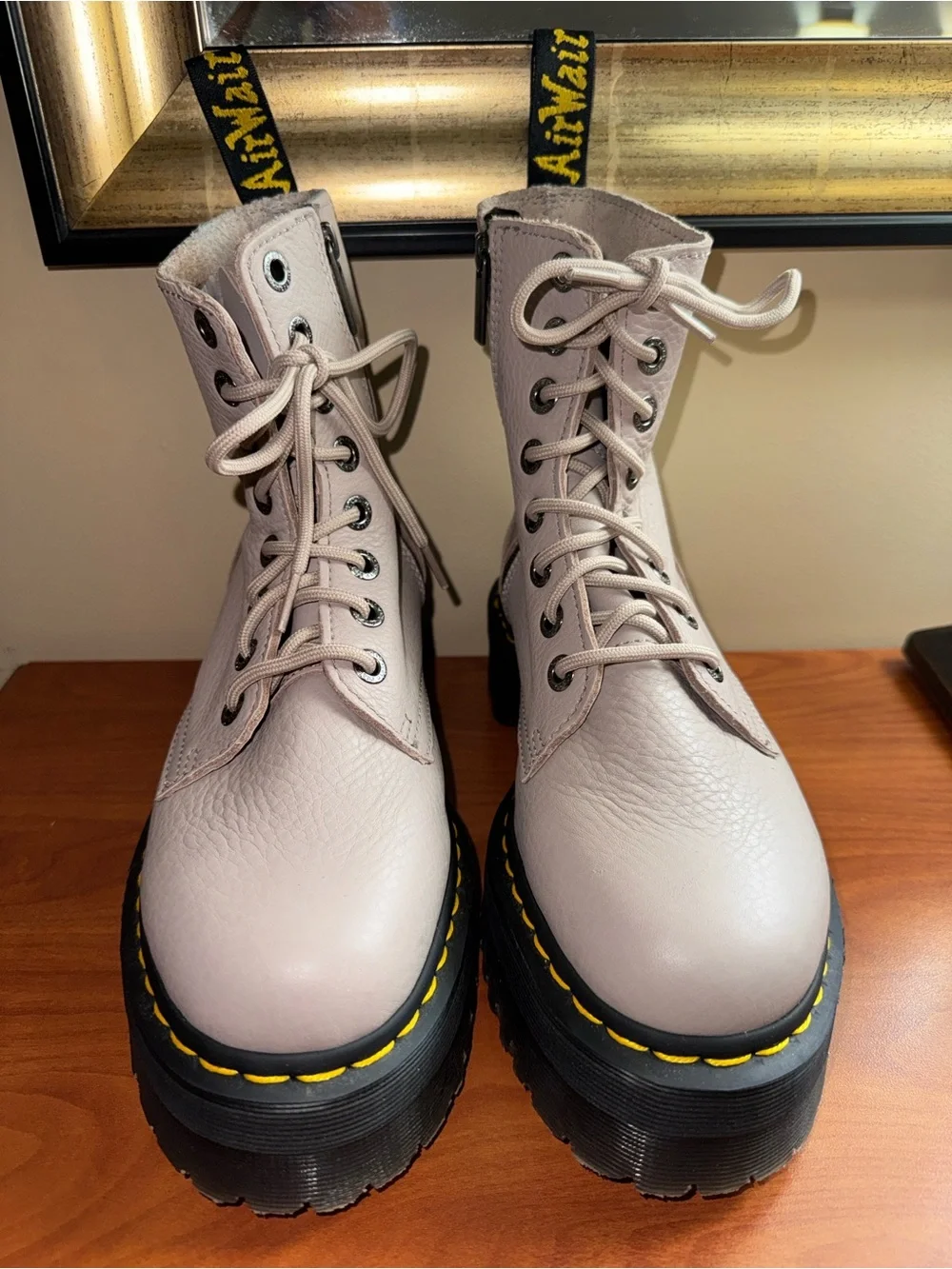 New Dr. Martens JADON III BOOT PISA LEATHER PLATFORMS. Size Women’s 9